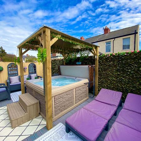 New…The Hottub House Blackpool Pleasure Beach Exteriör bild