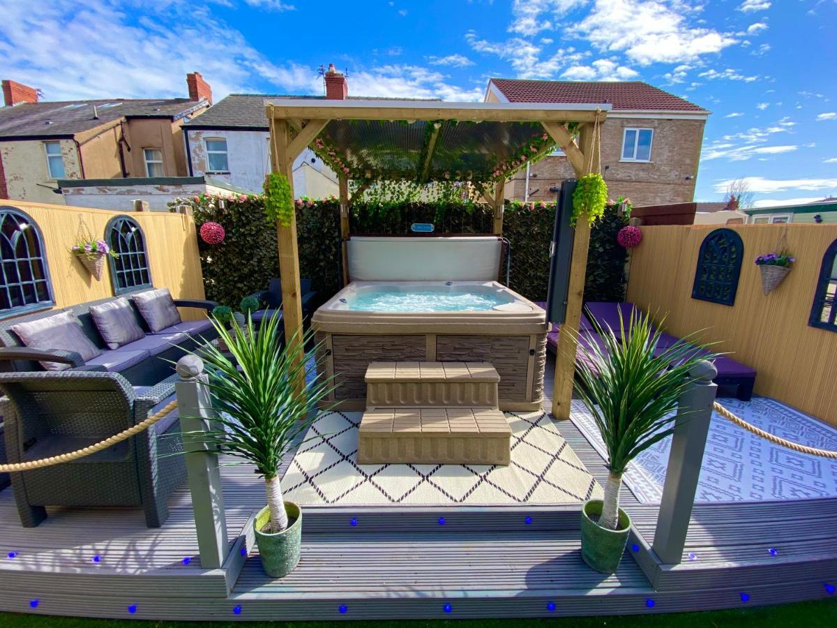 New…The Hottub House Blackpool Pleasure Beach Exteriör bild
