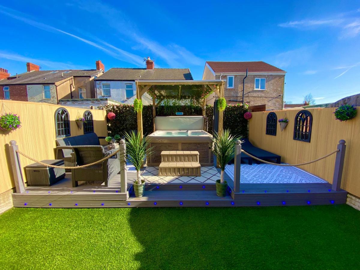 New…The Hottub House Blackpool Pleasure Beach Exteriör bild