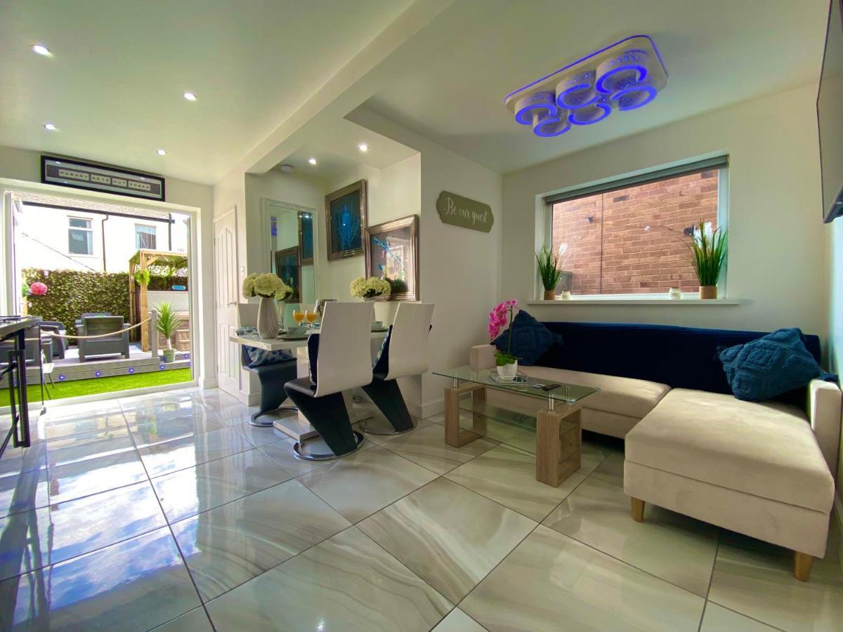 New…The Hottub House Blackpool Pleasure Beach Exteriör bild