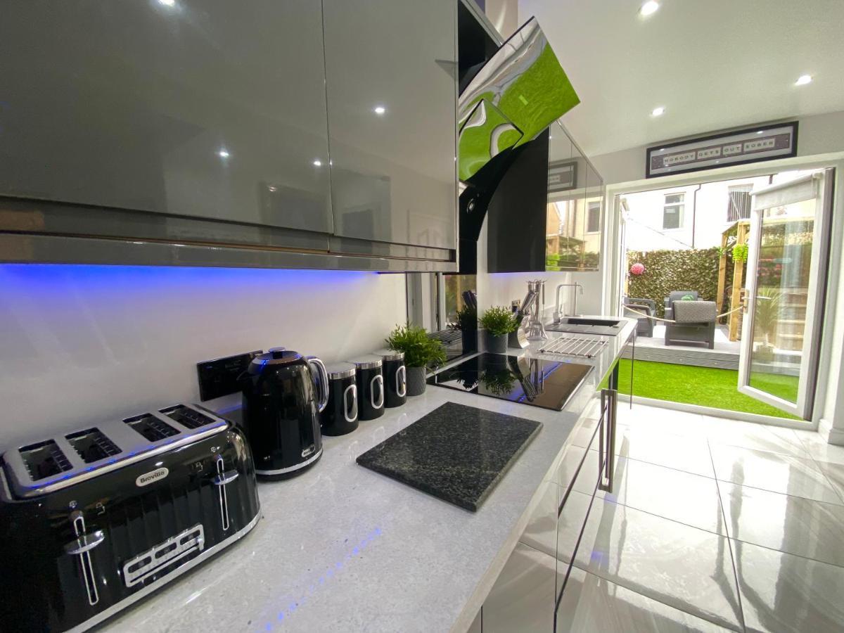 New…The Hottub House Blackpool Pleasure Beach Exteriör bild