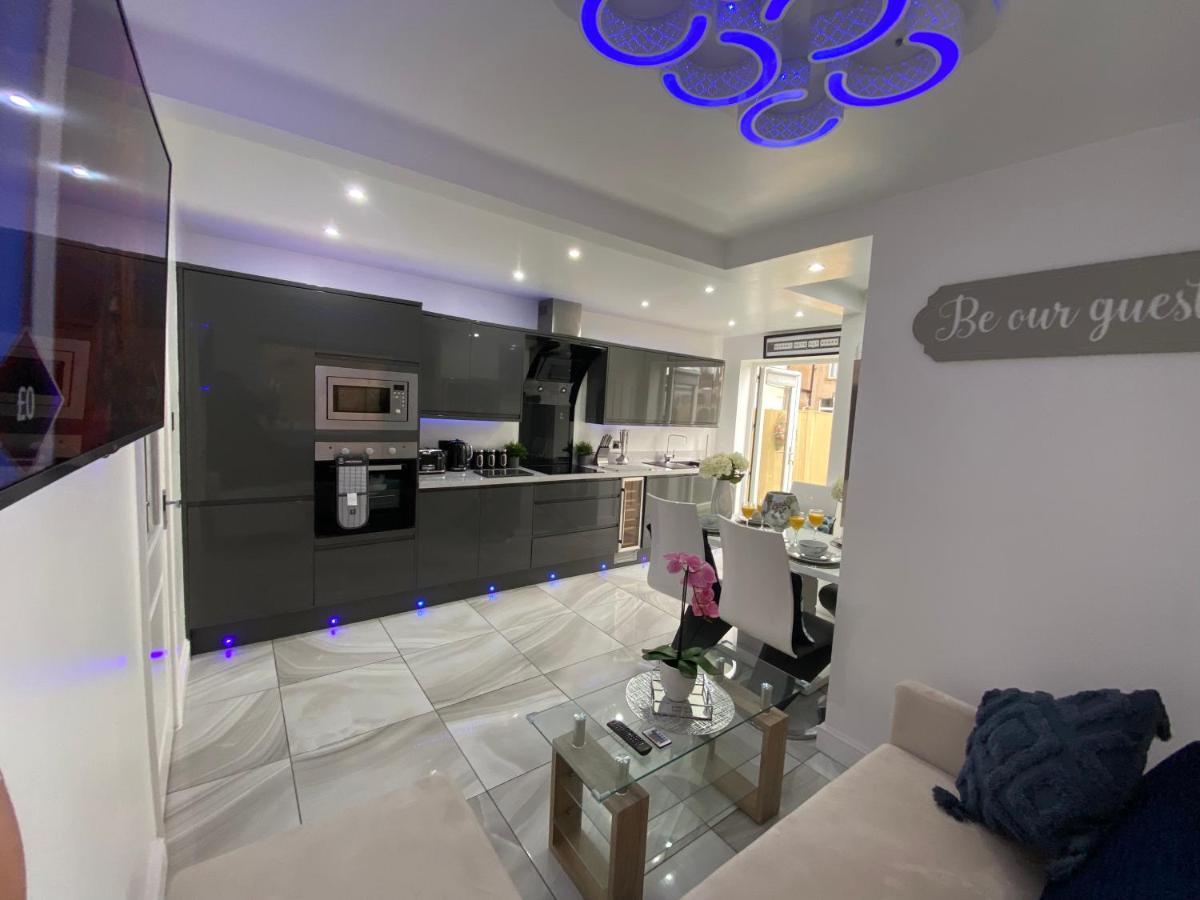 New…The Hottub House Blackpool Pleasure Beach Exteriör bild