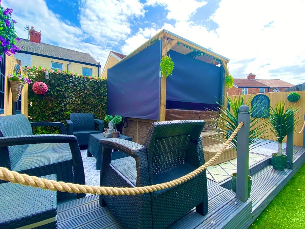 New…The Hottub House Blackpool Pleasure Beach Exteriör bild